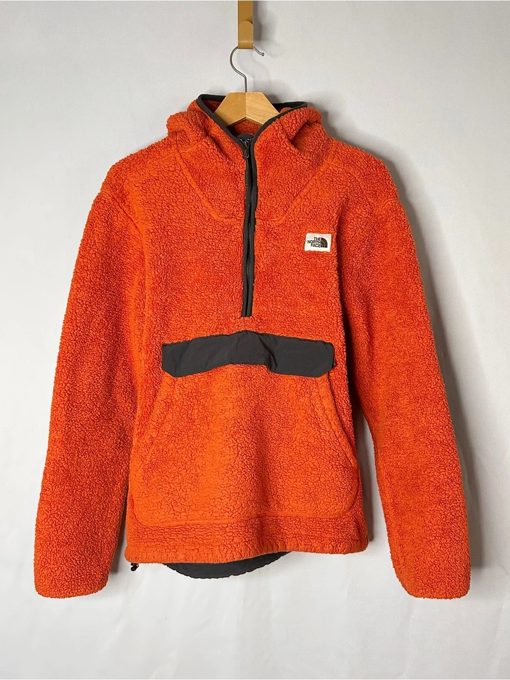 Urban Outfitters x The North Face Campshire Sherpa Fleece Hoodie Sweatshirt M